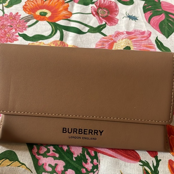 🎁 GIVVY 🎁 NWB BURBERRY London Oversized Sunglasses Black - Picture 8 of 8